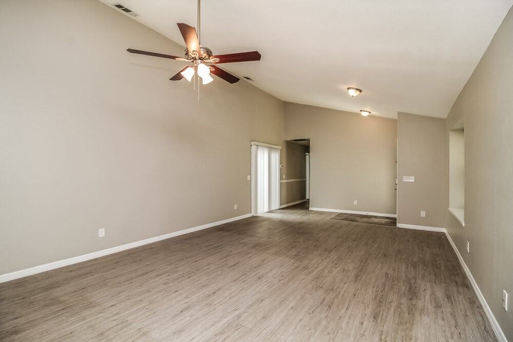520 Portland Cir - Photo 3 of 16