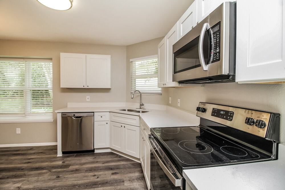 520 Portland Cir - Photo 7 of 16