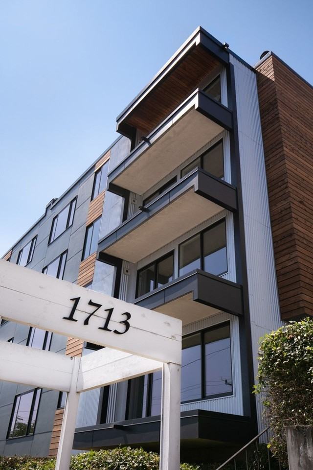 Dexter 18 - Photo 2 of 9