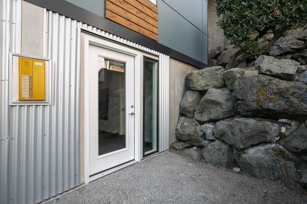 Dexter 18 - Photo 4 of 9