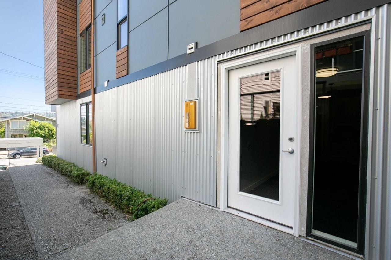 Dexter 18 - Photo 5 of 9