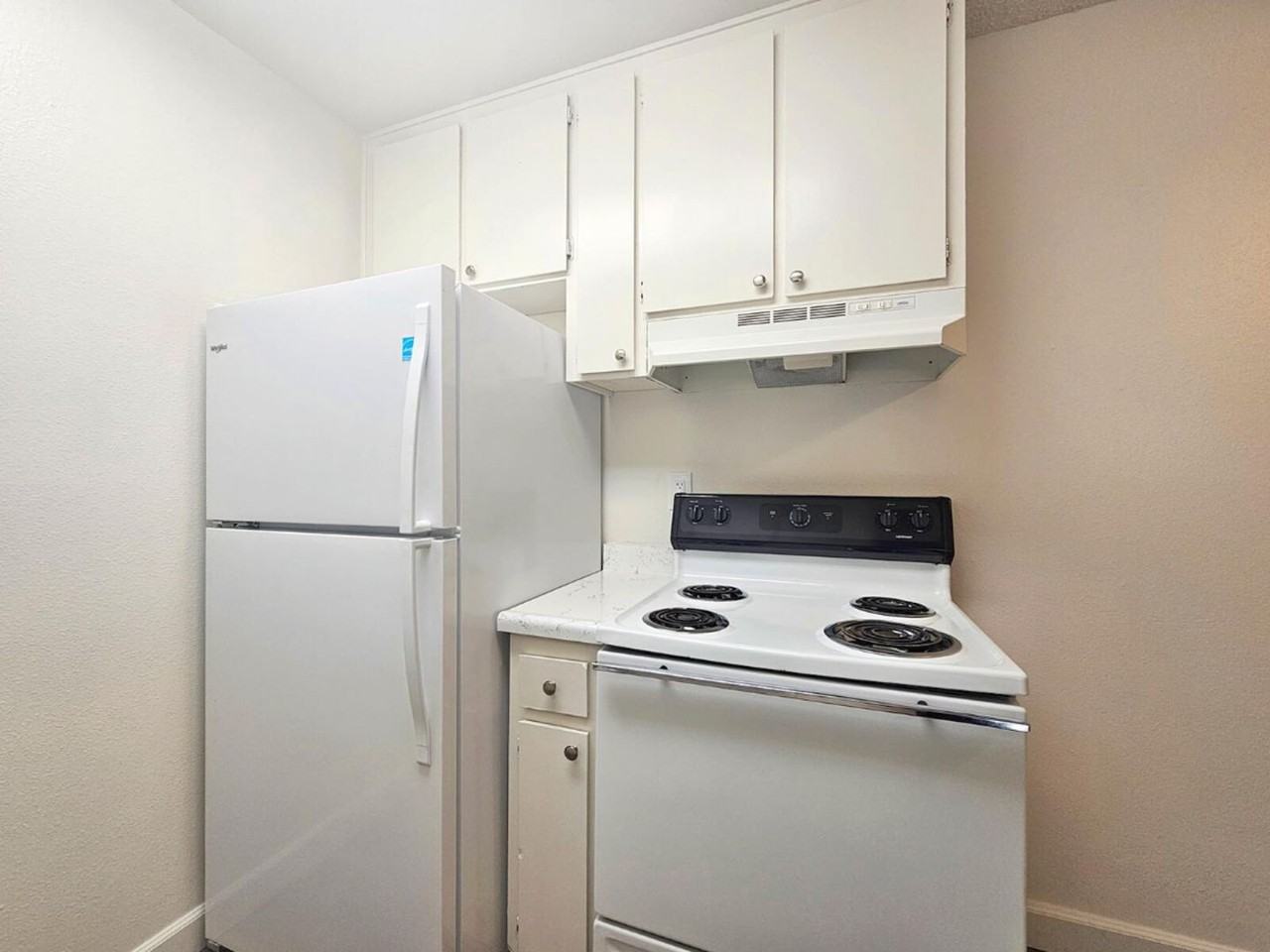 Summit Creek Apartments - Photo 4 of 39