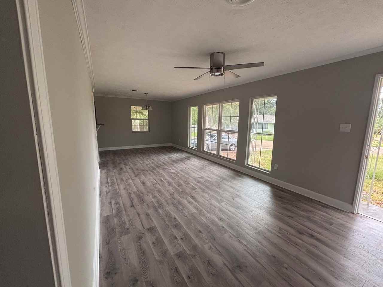 2880 Oak Forest Dr - Photo 3 of 9