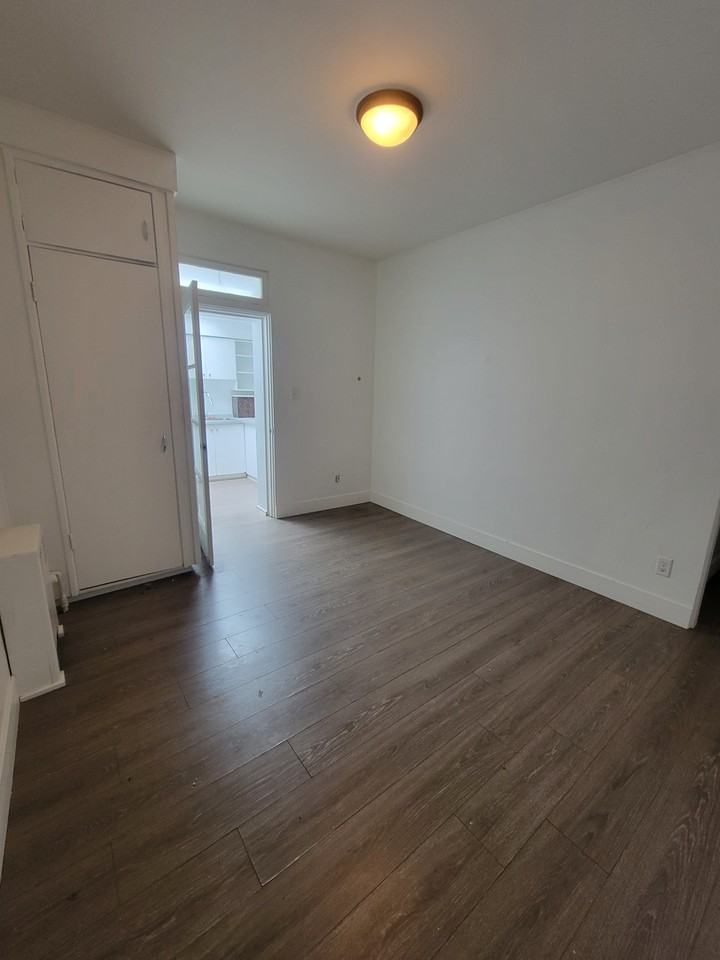 9341 5-9341 Nowell Street - 1 #1 - Photo 4 of 6