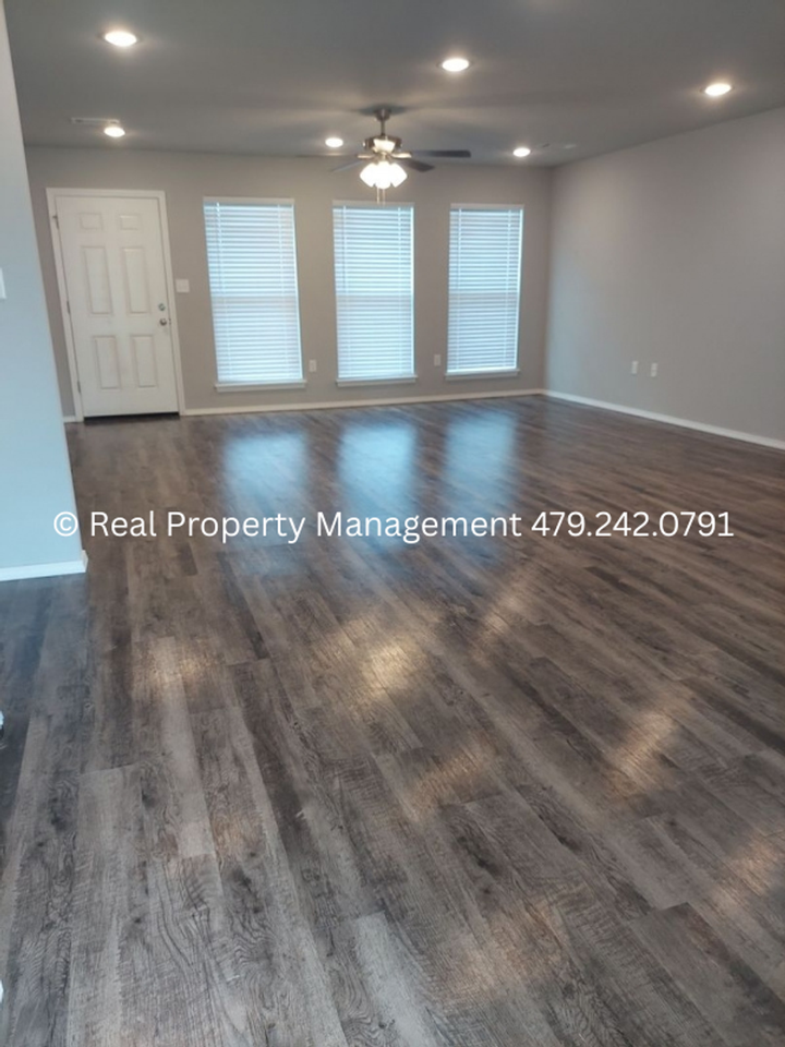 1200 Sandstone Dr - Photo 3 of 23