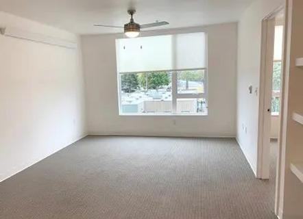 1177 Se Stark St - Photo 2 of 10