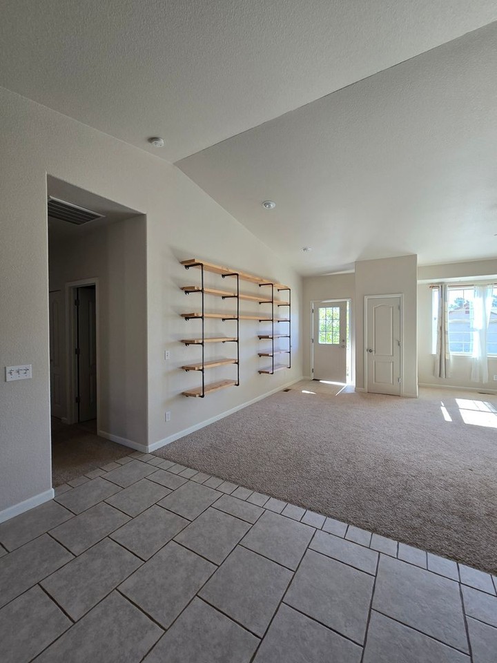 129 Woodsman Dr - Photo 6 of 19