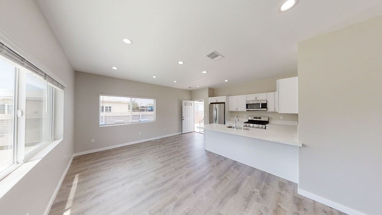 4862 Art St - Photo 4 of 19