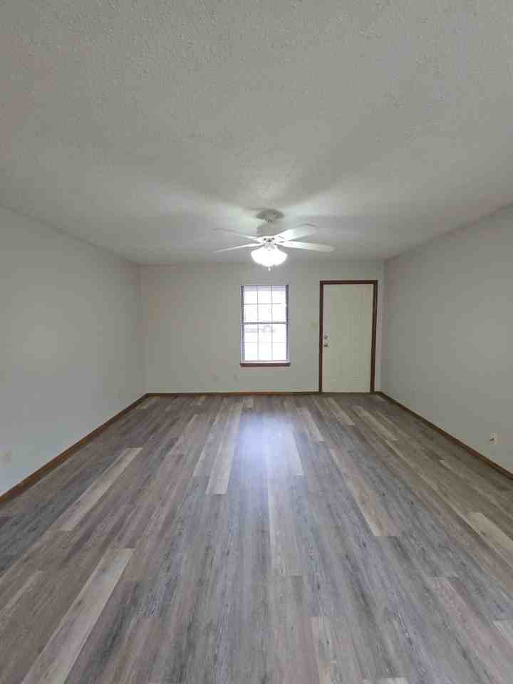 614 E 23rd St - Photo 4 of 21