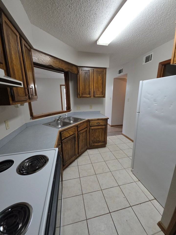 614 E 23rd St - Photo 5 of 21