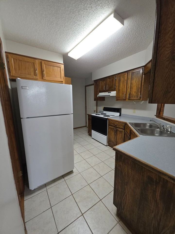 614 E 23rd St - Photo 6 of 21