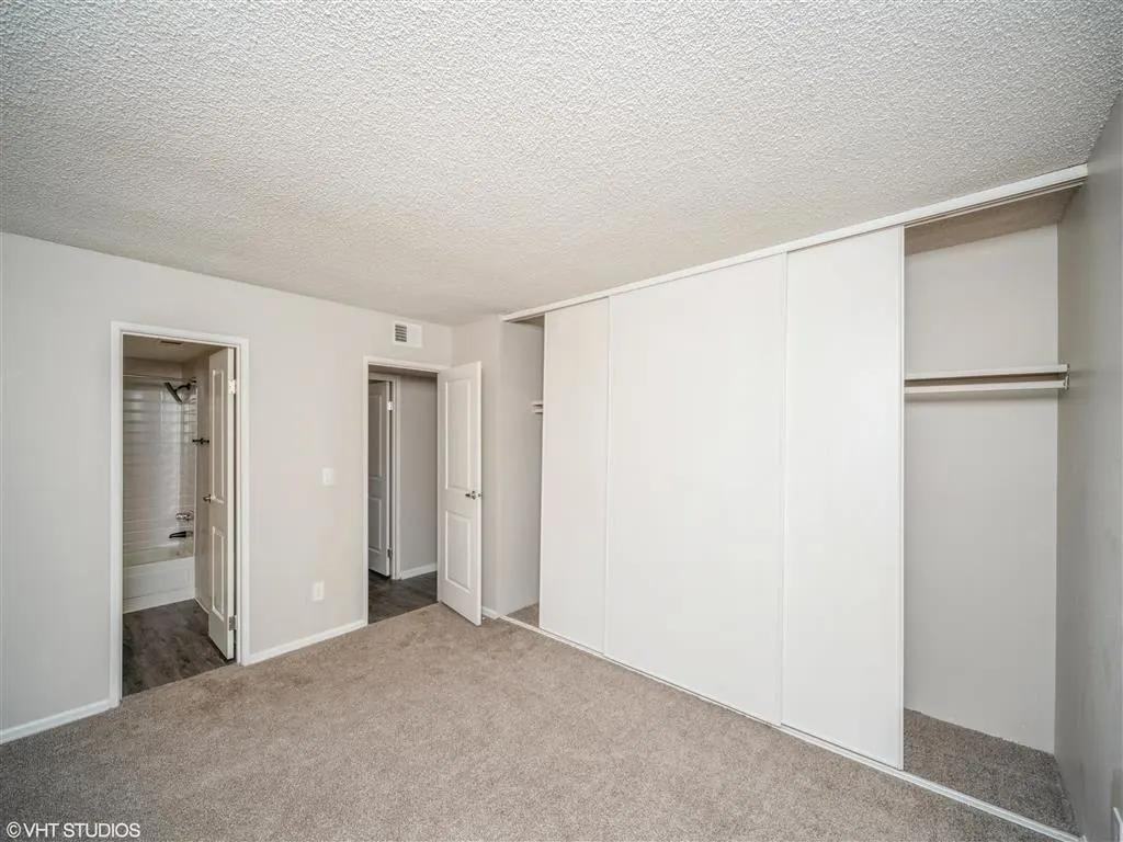 9959 E Peakview Ave - Photo 6 of 30