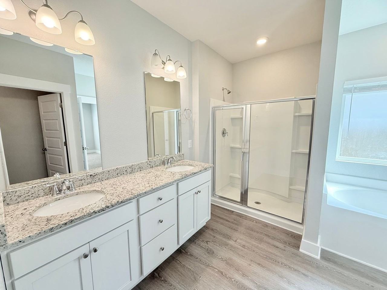 5753 Danbury Blvd - Photo 7 of 20