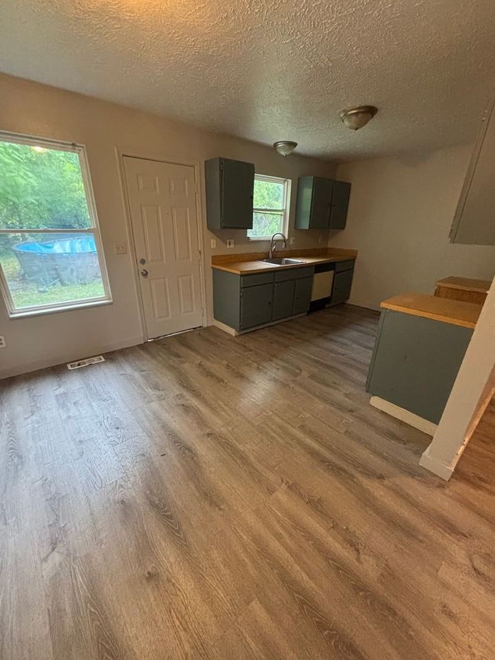 12009 Imperial Ave - Photo 3 of 9