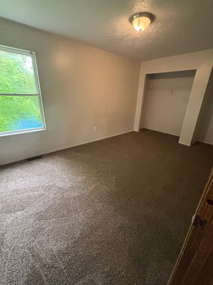 12009 Imperial Ave - Photo 5 of 9