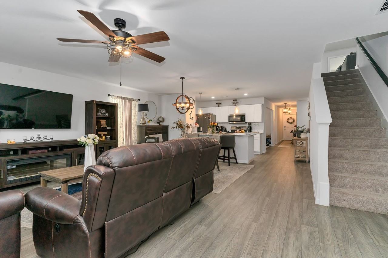 845 Sugartree Dr - Photo 3 of 17