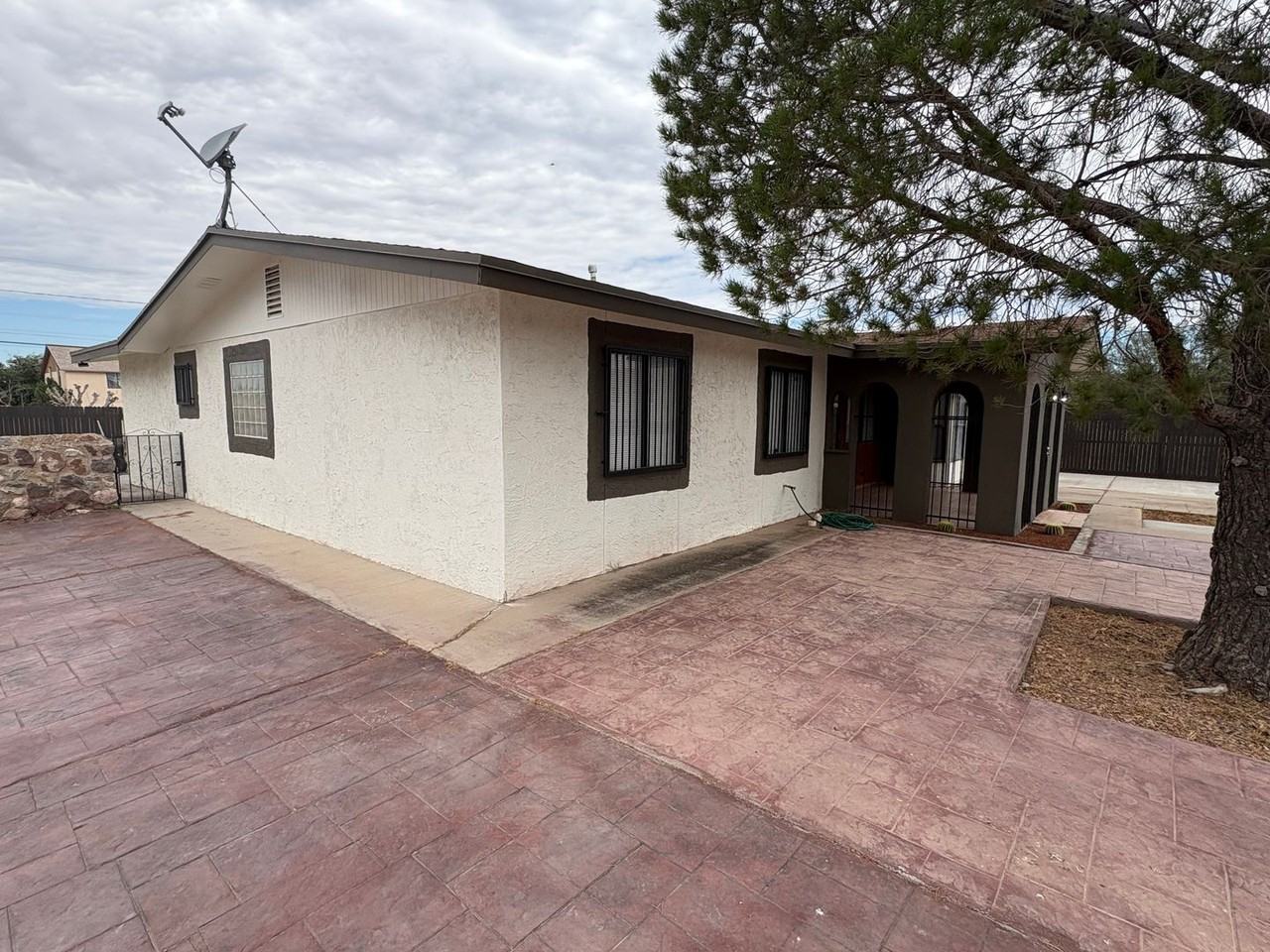 316 6th St - Photo 3 of 29