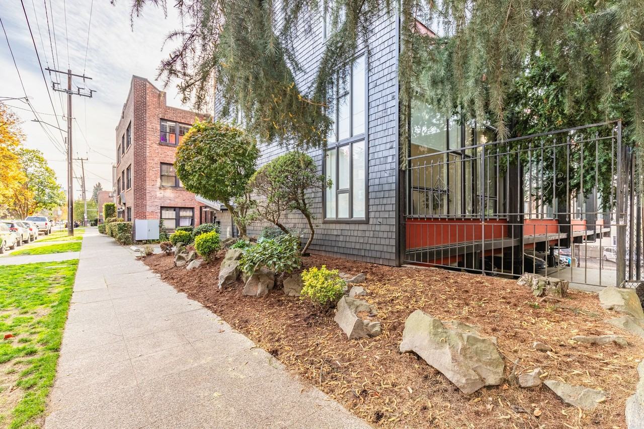 Thunderbird Apartments - Photo 6 of 7