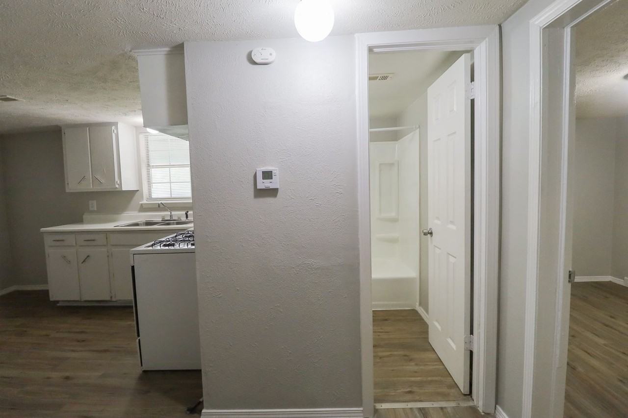 S Maple St Apartments - Photo 4 of 42