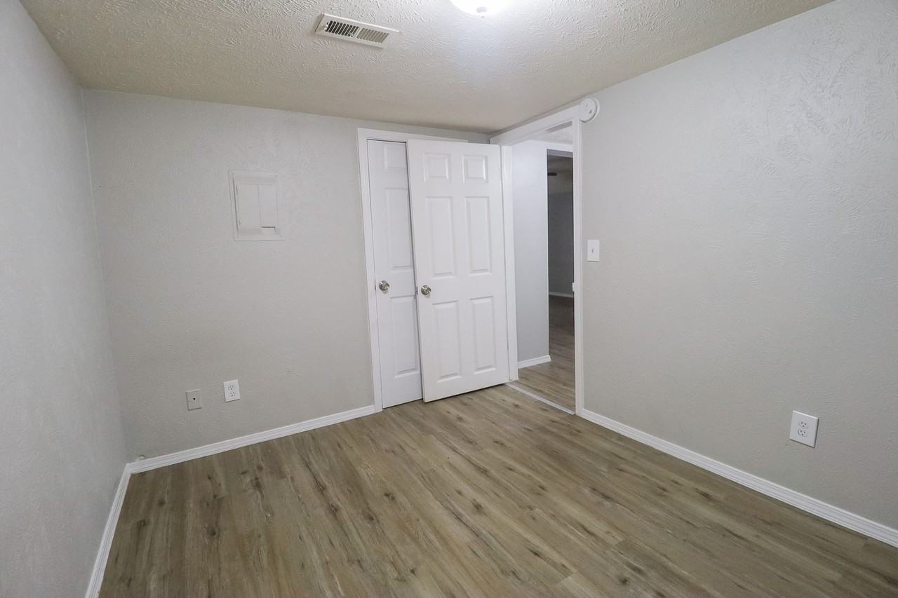 S Maple St Apartments - Photo 5 of 42