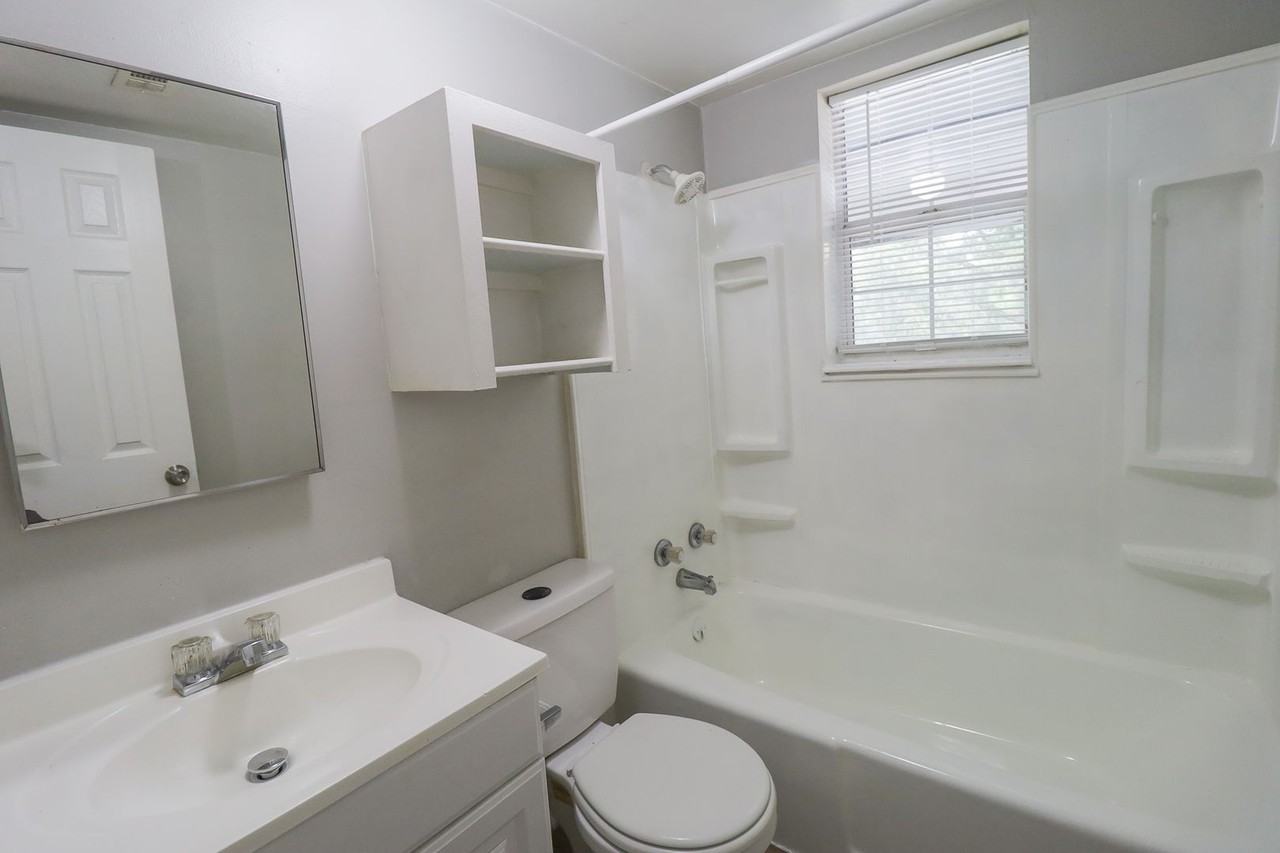 S Maple St Apartments - Photo 6 of 42