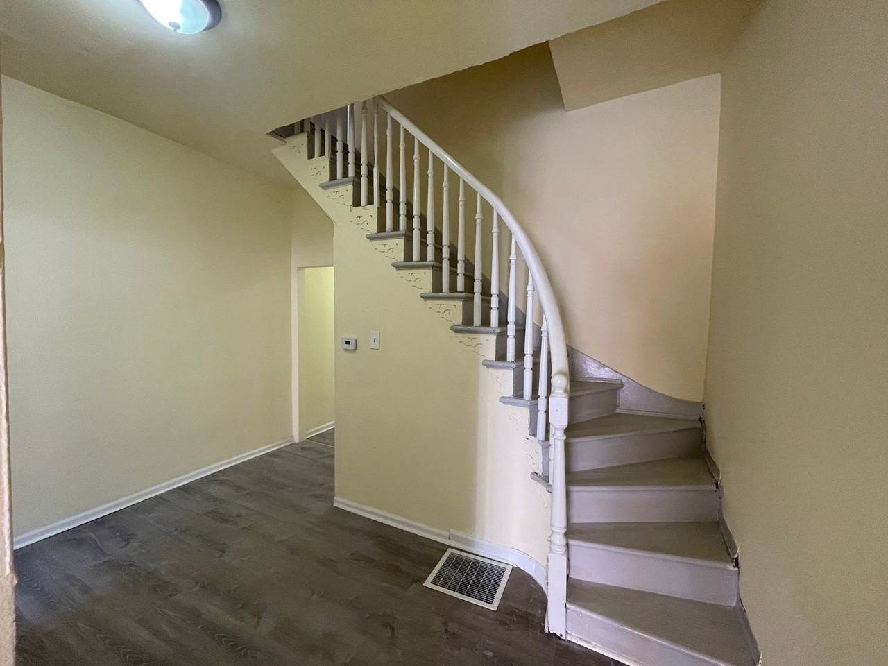 1434 Aisquith St - Photo 3 of 10