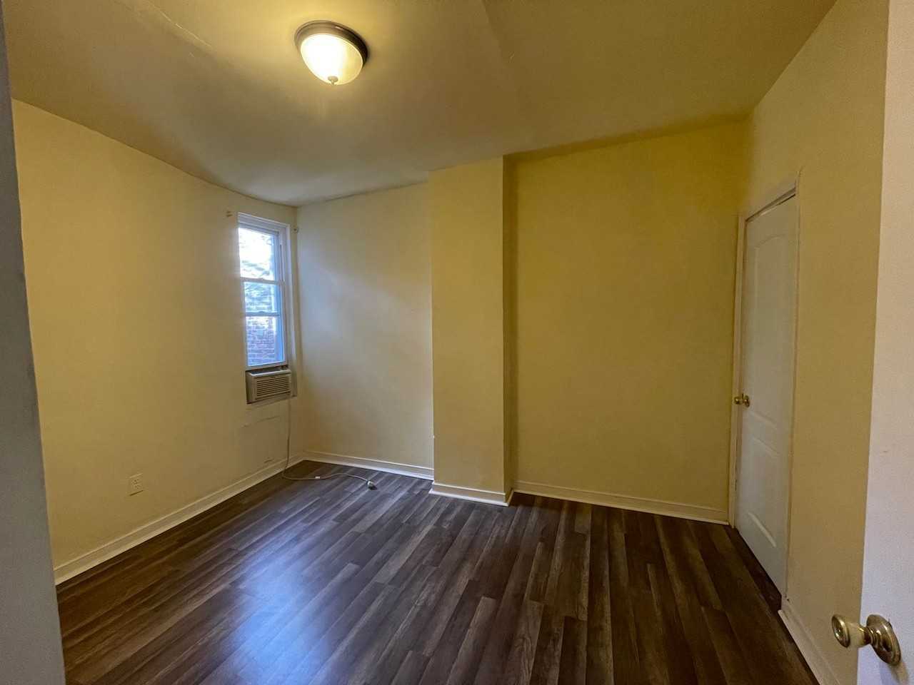 1434 Aisquith St - Photo 7 of 10