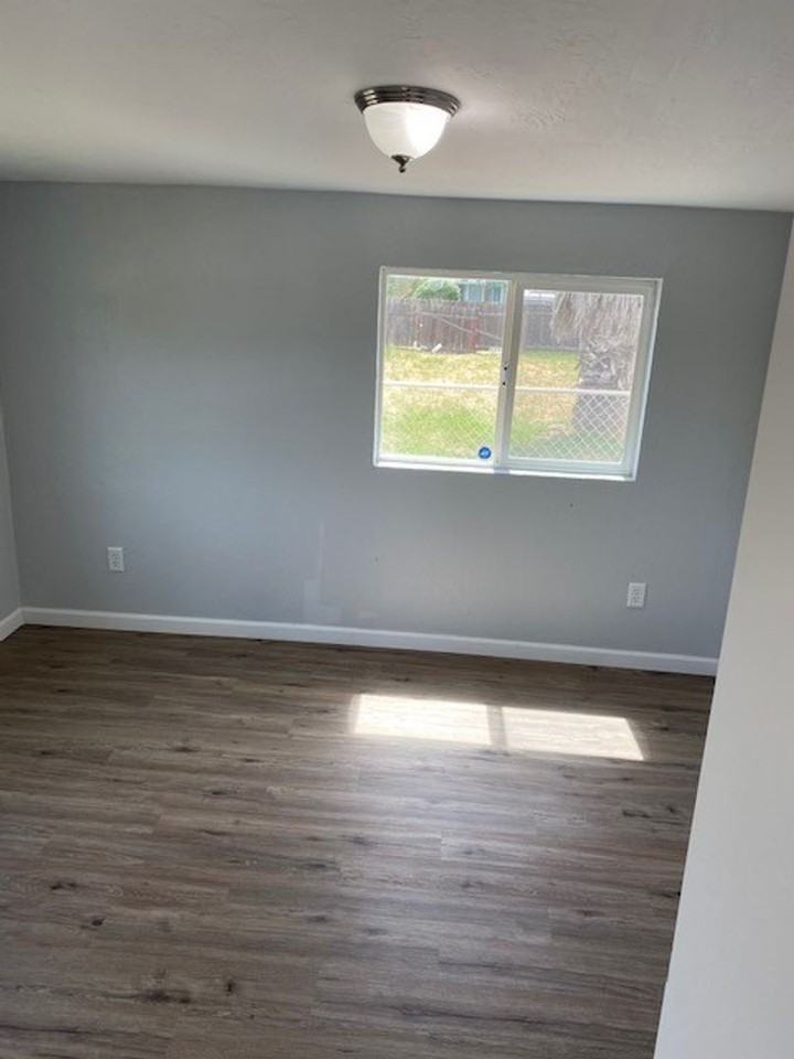 1301 Orange Ave - Photo 5 of 13