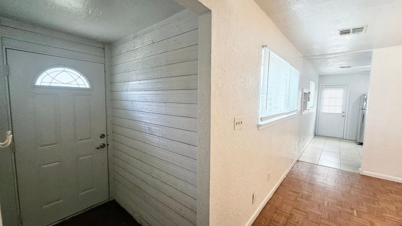 3000 Sw 52nd St - Photo 2 of 18