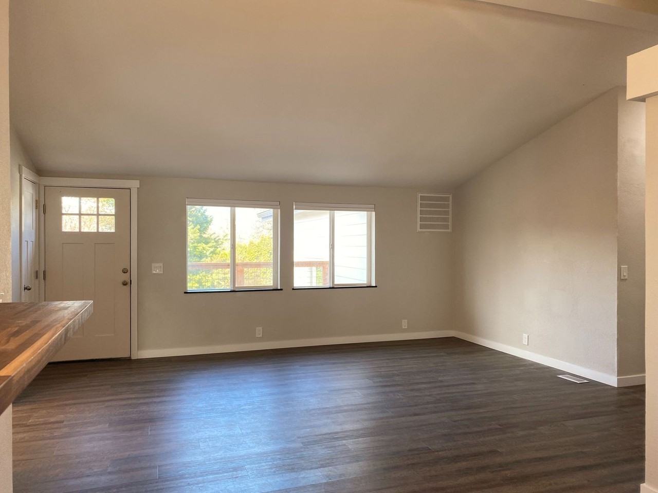 119 Sw Regulator St - Photo 4 of 18