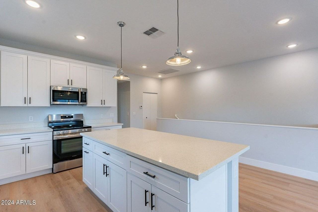 Luxury Townhome with Private Yard & Mountain Views - Photo 3 of 23