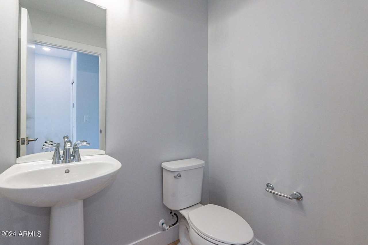 Luxury Townhome with Private Yard & Mountain Views - Photo 5 of 23