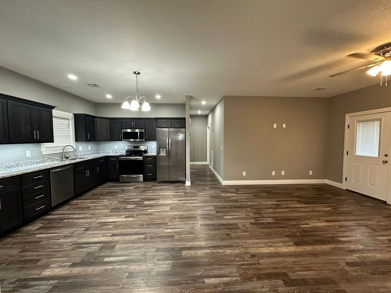 6426 Racine St - Photo 3 of 15