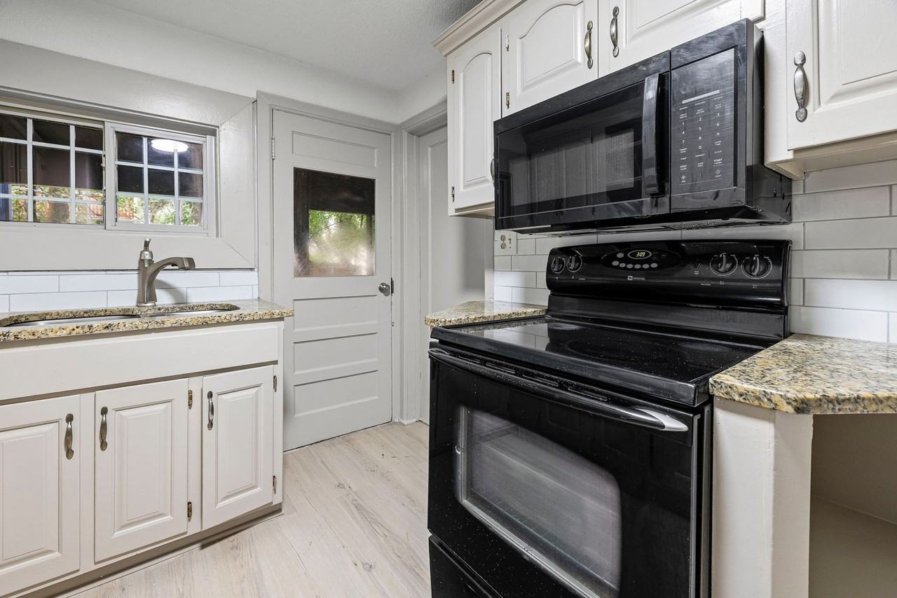 2615 N 47th St - Photo 3 of 31