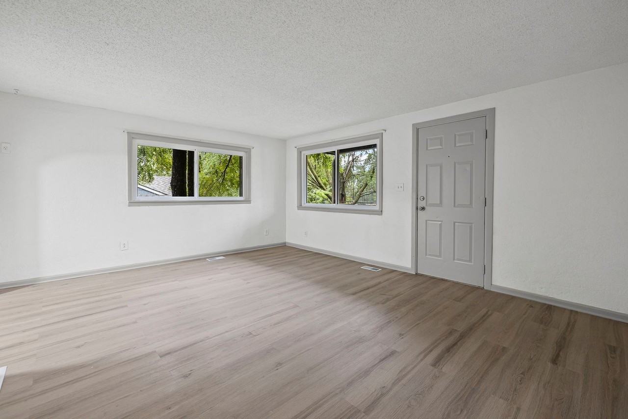 2615 N 47th St - Photo 4 of 31