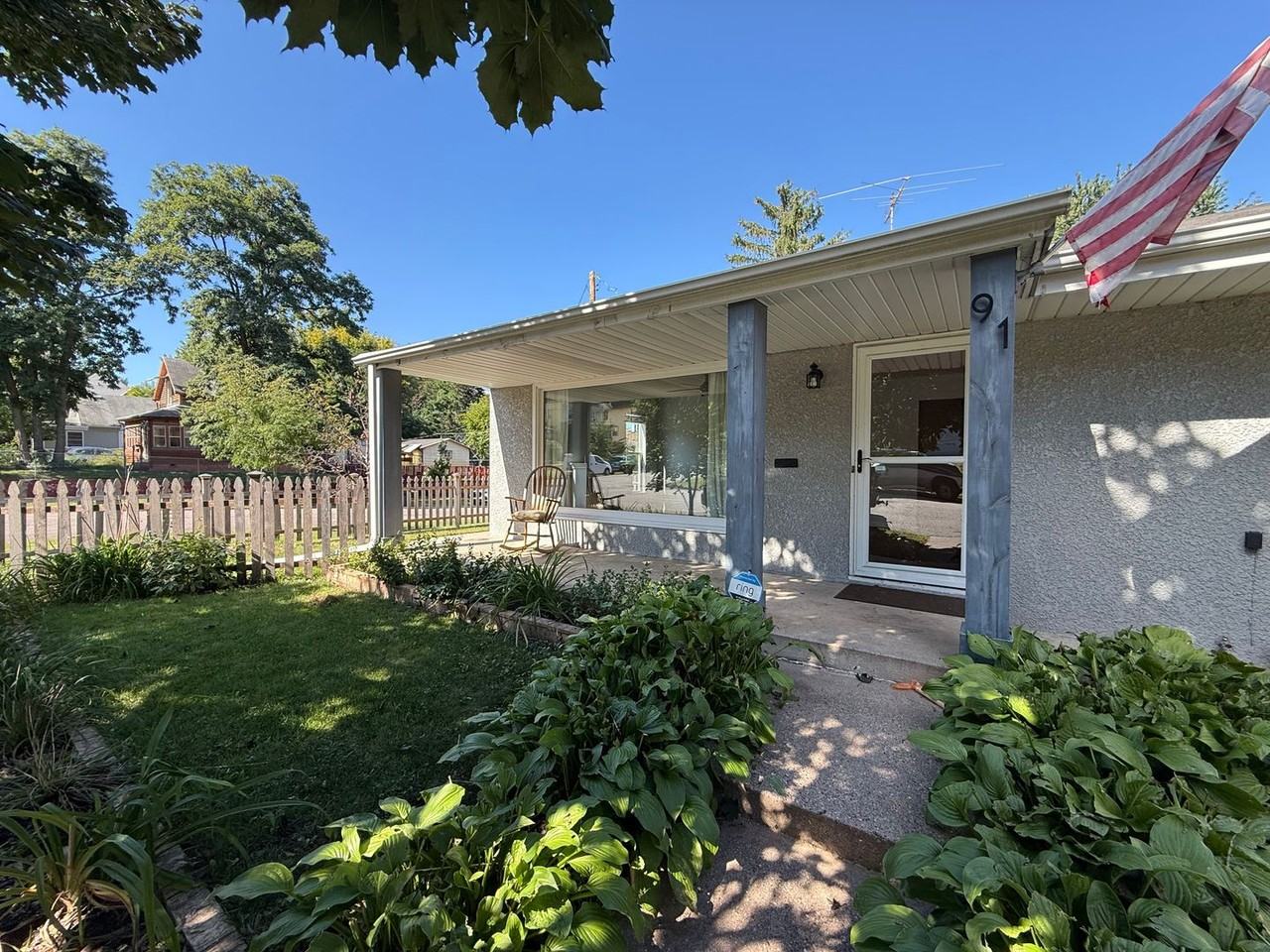 91 Robie St W - Photo 2 of 37