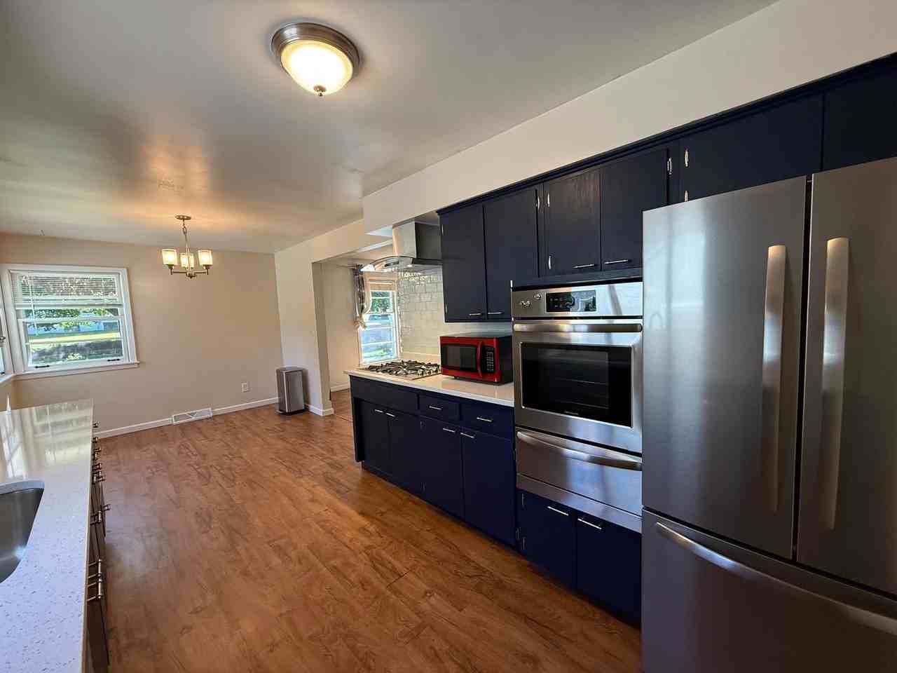 91 Robie St W - Photo 3 of 37