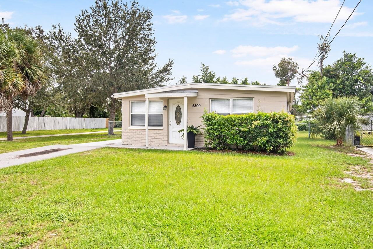 5300 6th Ave S - Photo 3 of 24