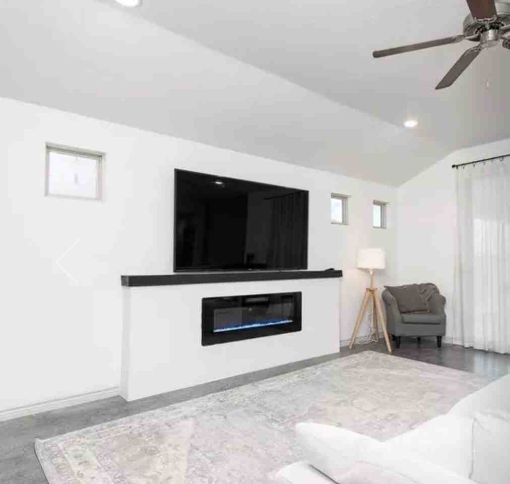 810 Freedom Cir - Photo 2 of 15