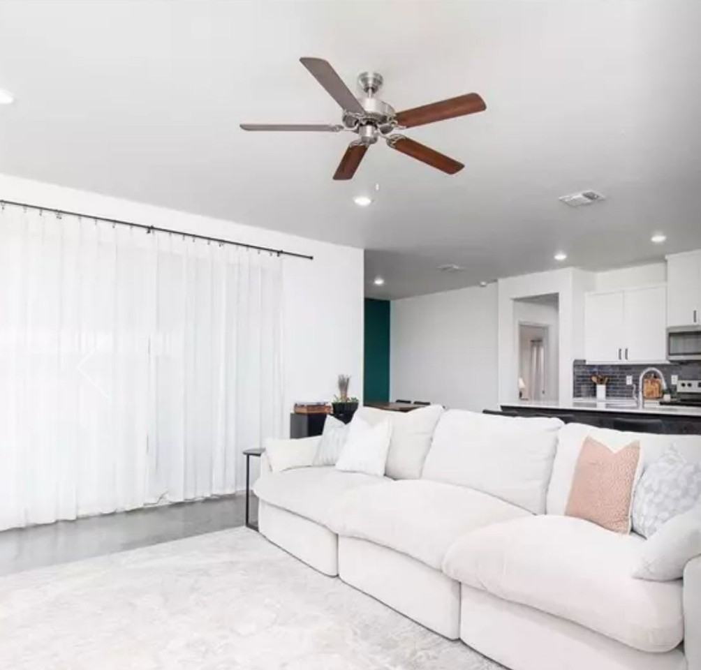 810 Freedom Cir - Photo 3 of 15