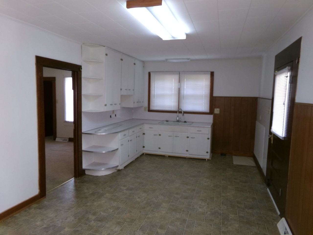 3277 Brook Cove Rd - Photo 2 of 19