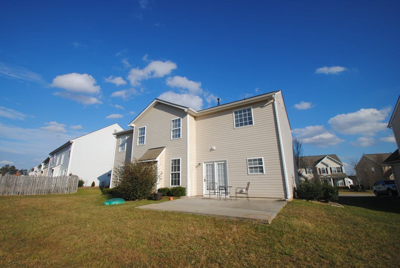 1348 Pondhaven Dr - Photo 2 of 20