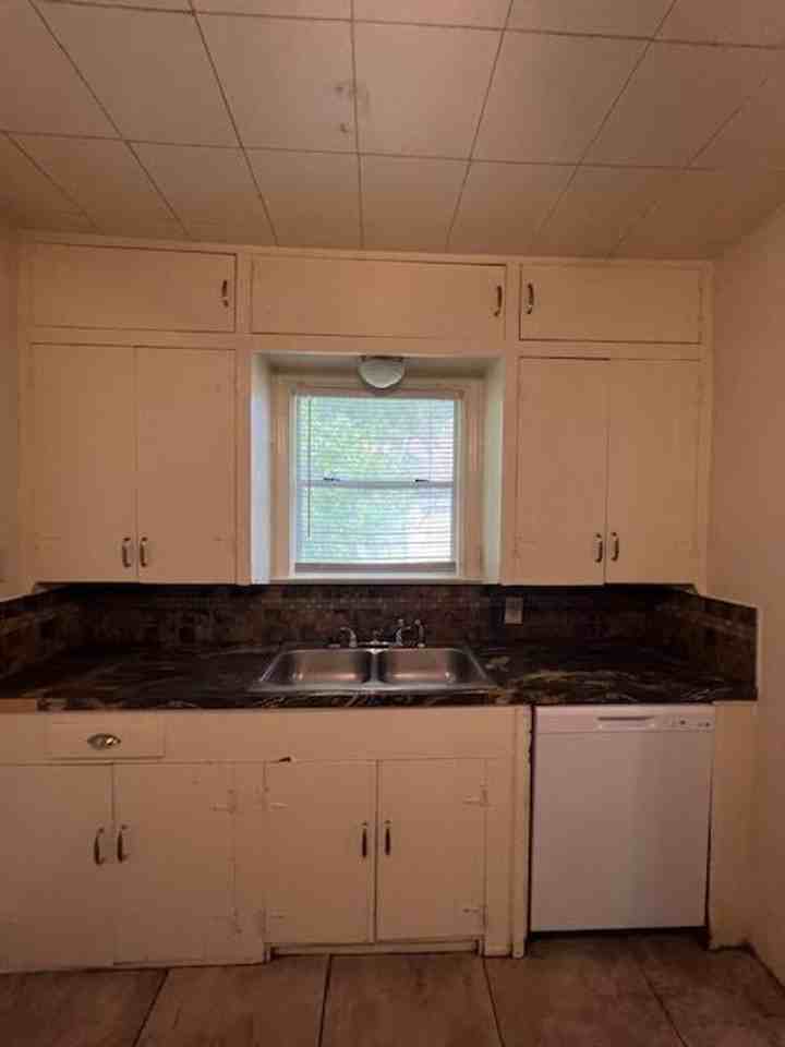 2727 Lasker Avenue - Photo 6 of 12