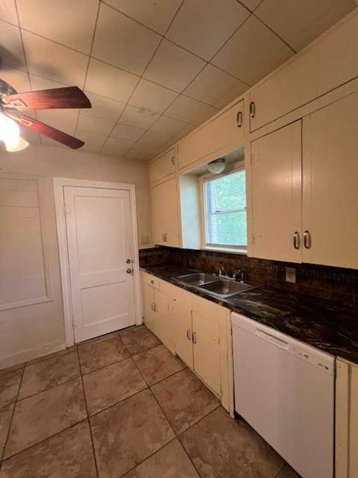 2727 Lasker Avenue - Photo 7 of 12