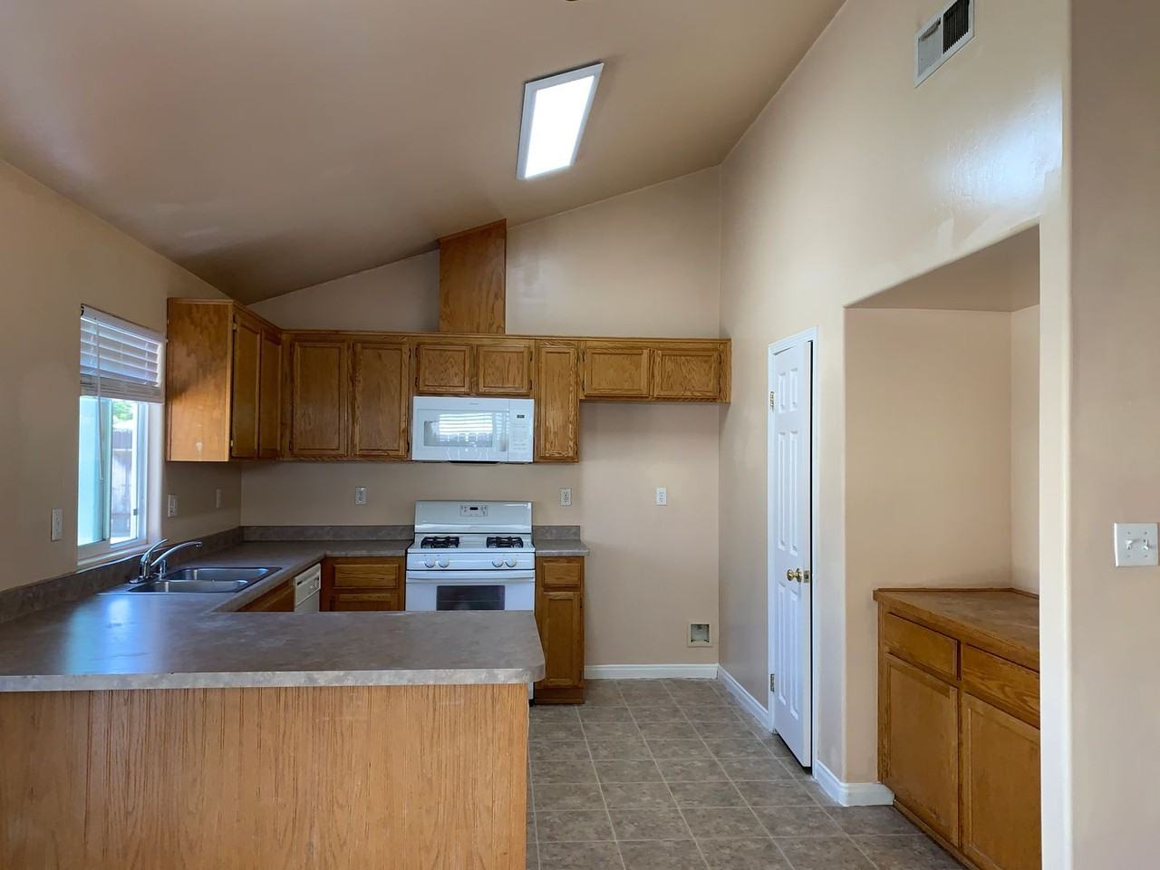 5404 El Palacio Drive - Photo 7 of 34