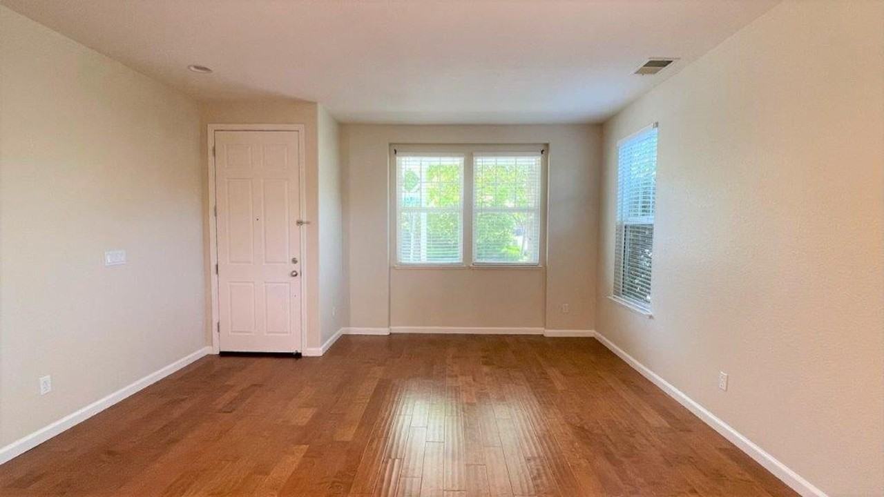 3946 Hidden Grove Ln - Photo 3 of 32