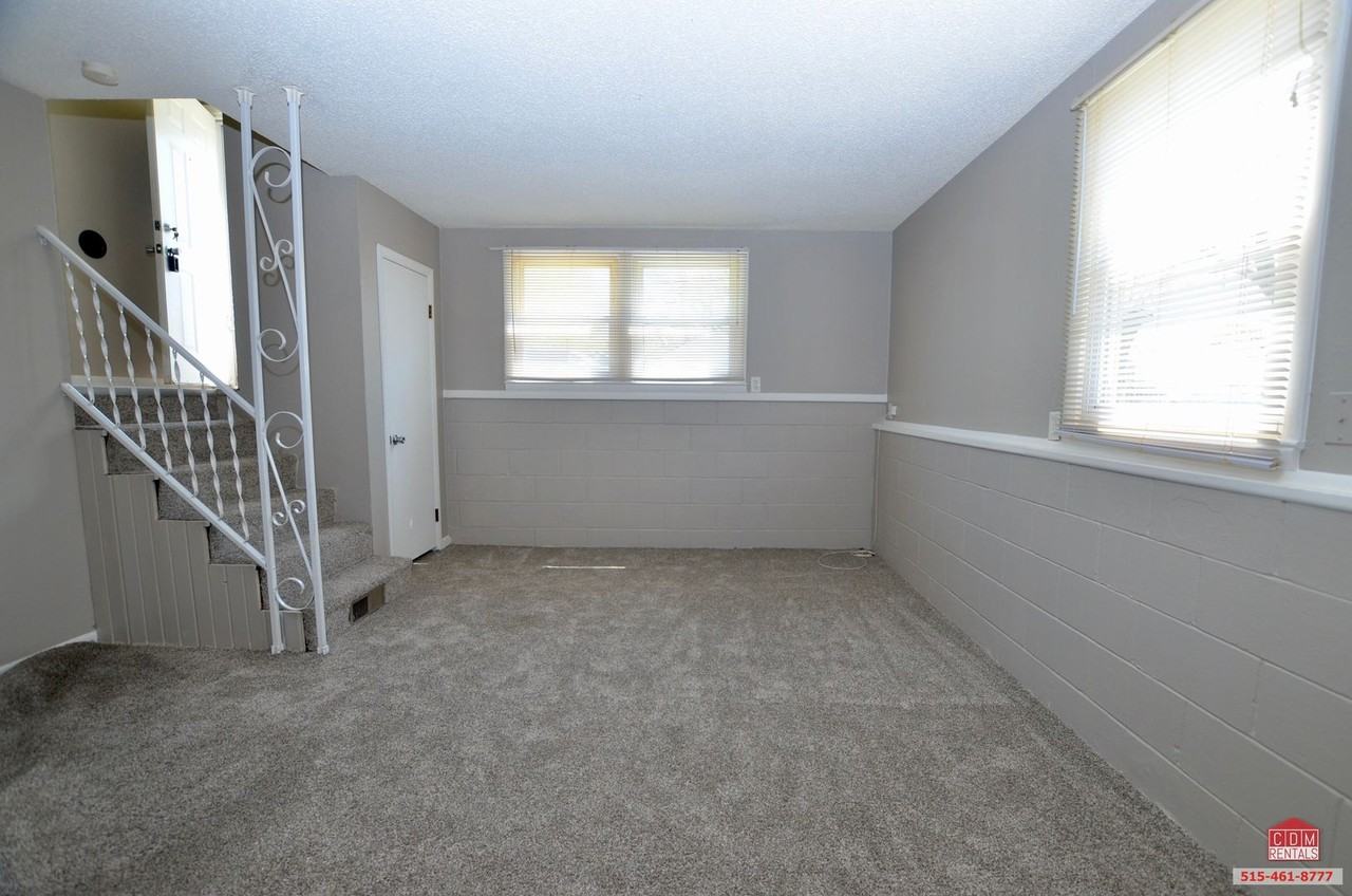 3300 E 36th Ct - Photo 2 of 8