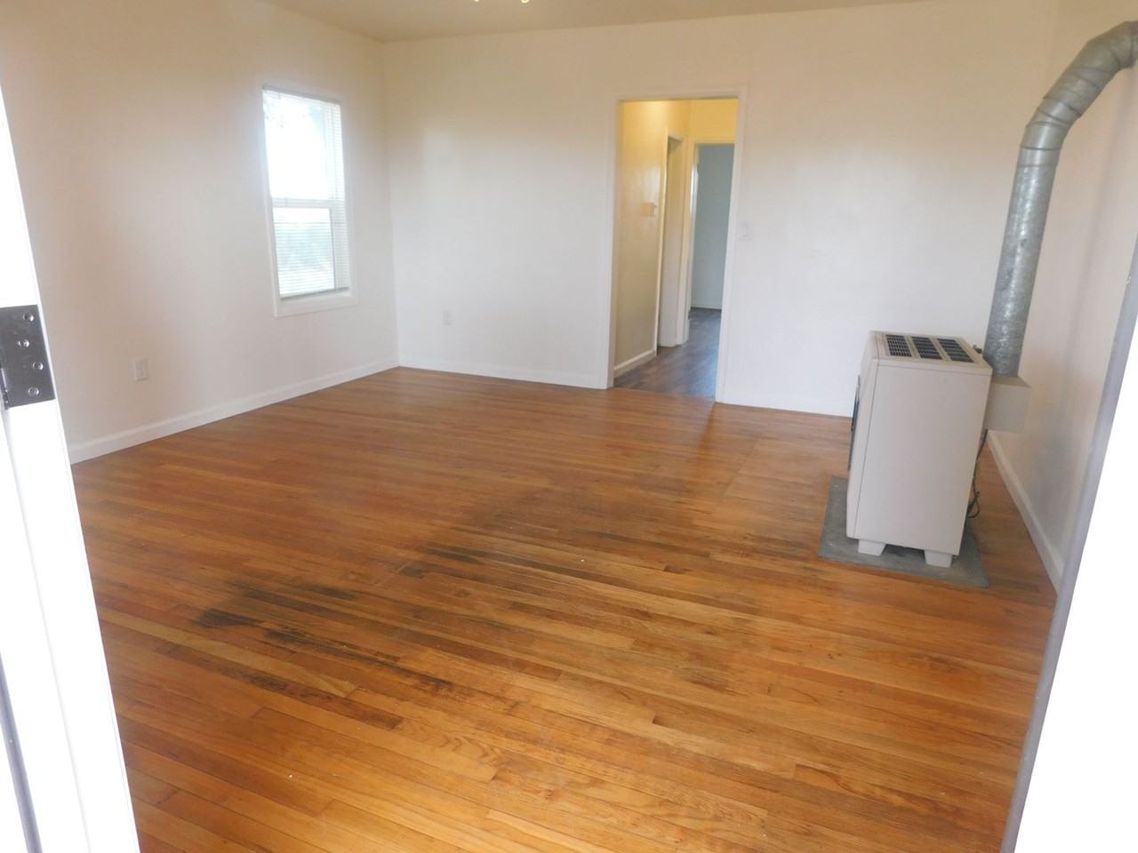 1510 L Rd - Photo 2 of 11