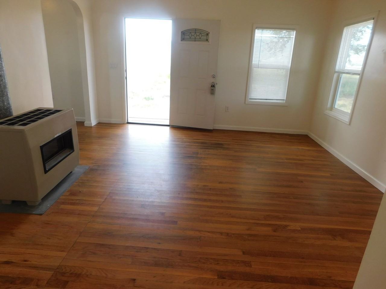 1510 L Rd - Photo 3 of 11