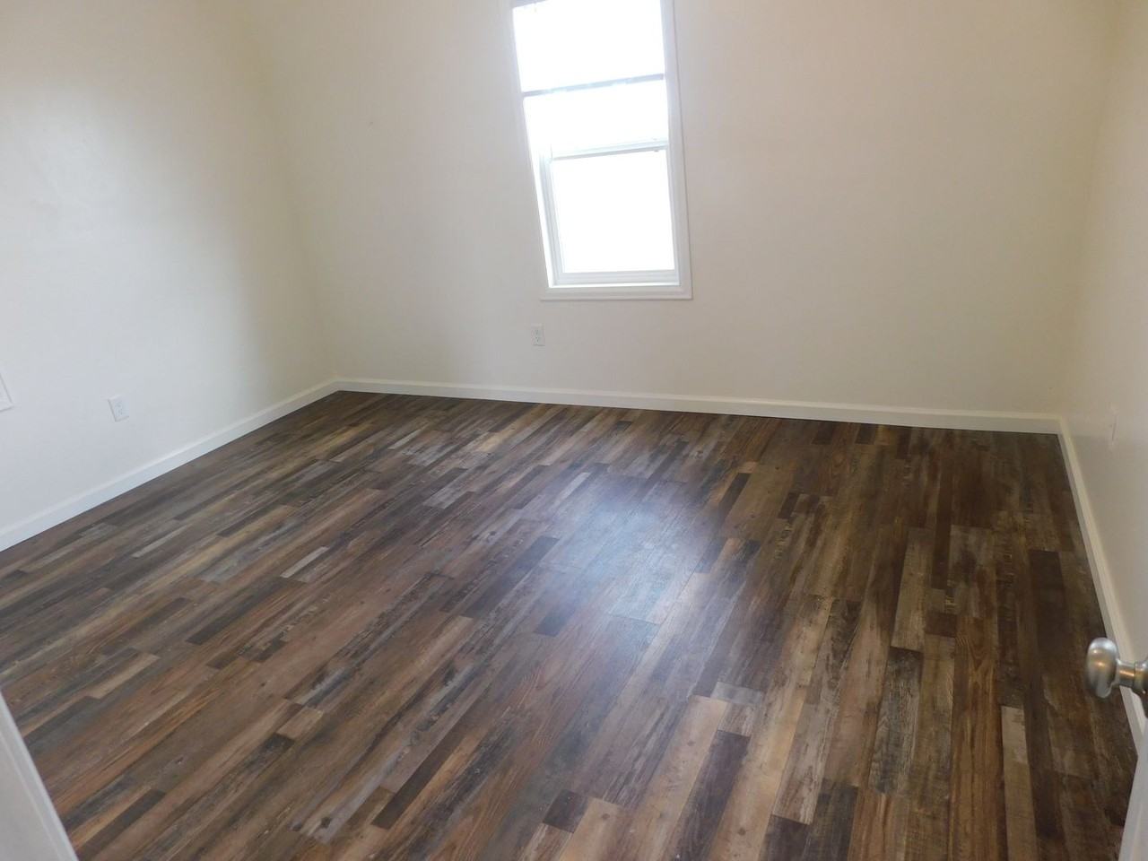 1510 L Rd - Photo 6 of 11